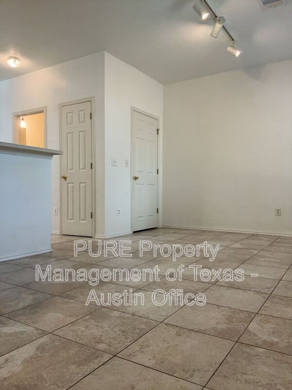 Building Photo - 304 Windridge Village Cove