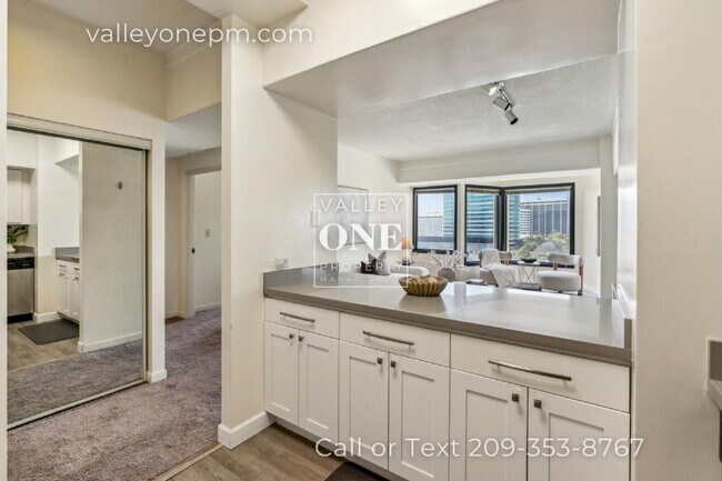 Building Photo - Fully Furnished Condo With Panoramic San Francisco Bay Views and Unbeatable Amenities