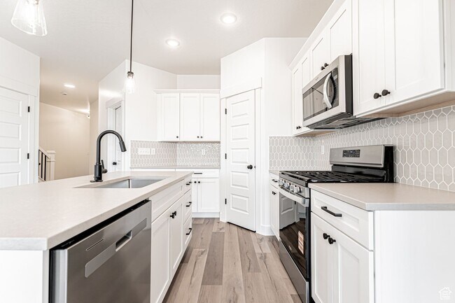 Building Photo - RES_VANDERBEEK_4702