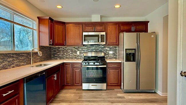 Building Photo - 10 Rugby Ct