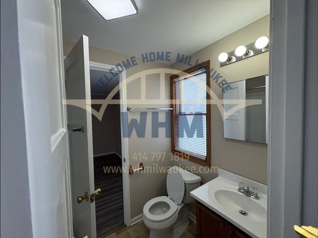 Building Photo - 4508 W Crawford Ave