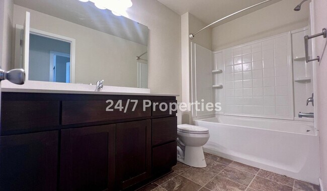 Building Photo - *1/2 OFF FIRST MONTH'S RENT* Magnificent 4BD I 2.5BA Molalla Home