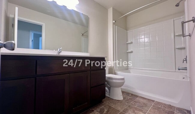 Building Photo - Magnificent 4BD I 2.5BA Molalla Home
