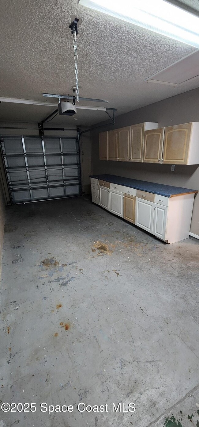 Building Photo - 135 S Suzanne Ct