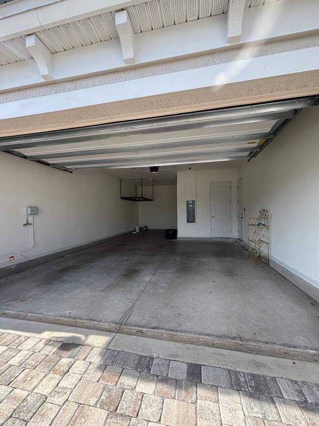 Building Photo - 12804 Valletta St