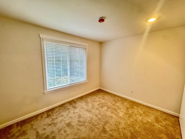 Building Photo - Completely Remodeled!!!