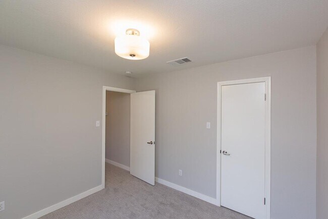 Building Photo - 917 Minturn Ln