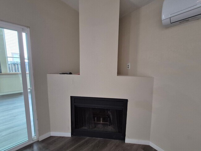 Building Photo - 4018 Sunrise Cove Dr