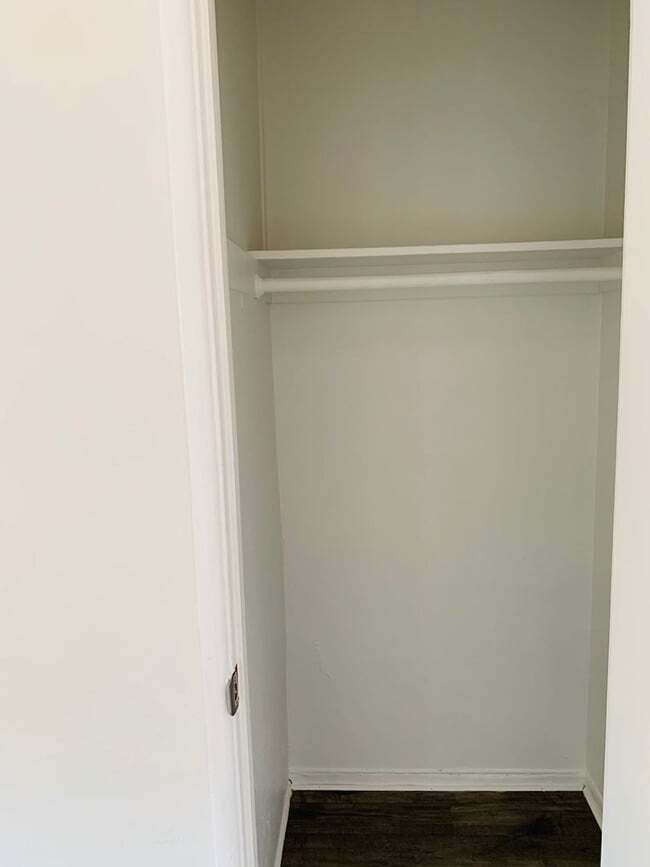 Interior Photo - 917 Centinela Ave