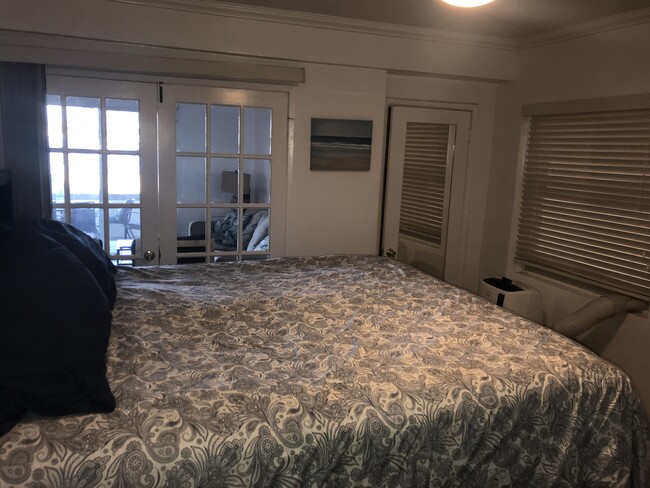 Master bedroom - 117 Bay Shore Ave