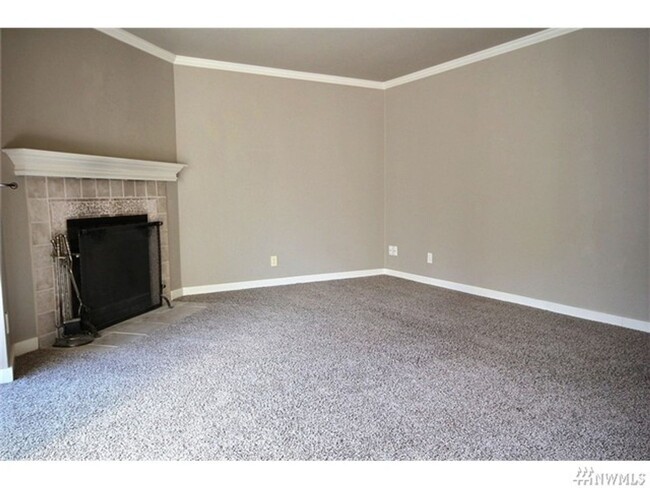 Building Photo - 2 Bed 1 Bath Condo in Remodeled Esplanade ...