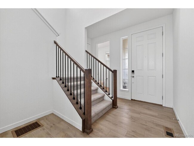 Building Photo - Spacious & Bright, Multi-Level 3BR 3BA in Commerce City w/ Private Yard!