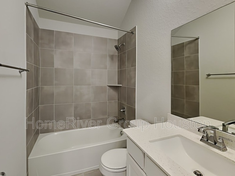 Building Photo - 8926 Emerald Cane Dr