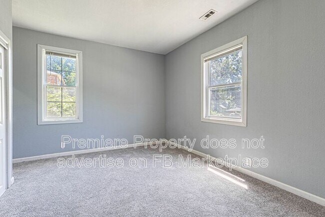 Building Photo - 912 E Frederick St