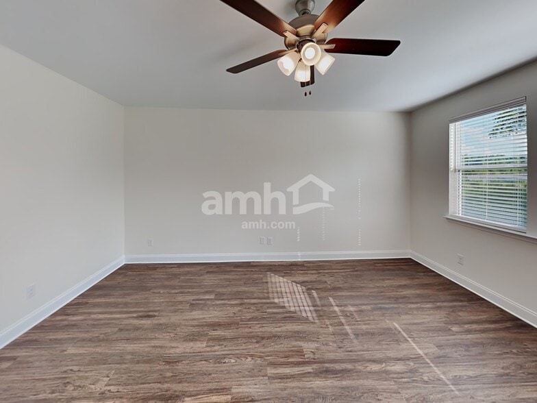 Building Photo - 1105 Amberly Wy