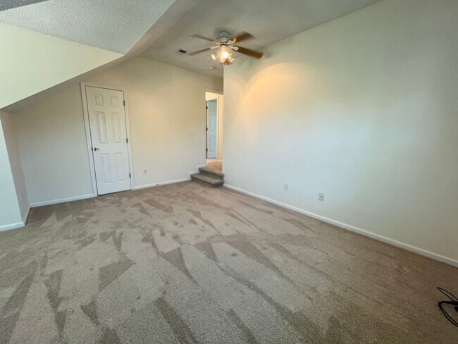 Building Photo - 1513 Clarendon Way