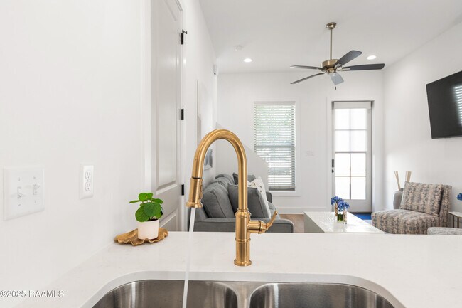 Building Photo - 204 Steiner Oaks