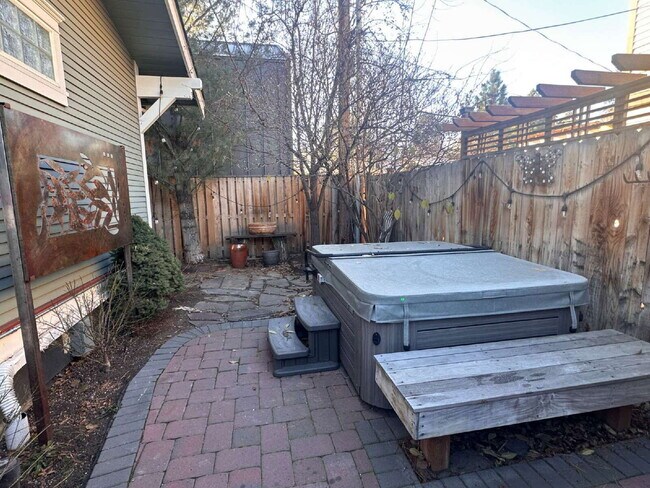 Building Photo - 607 NW Federal St