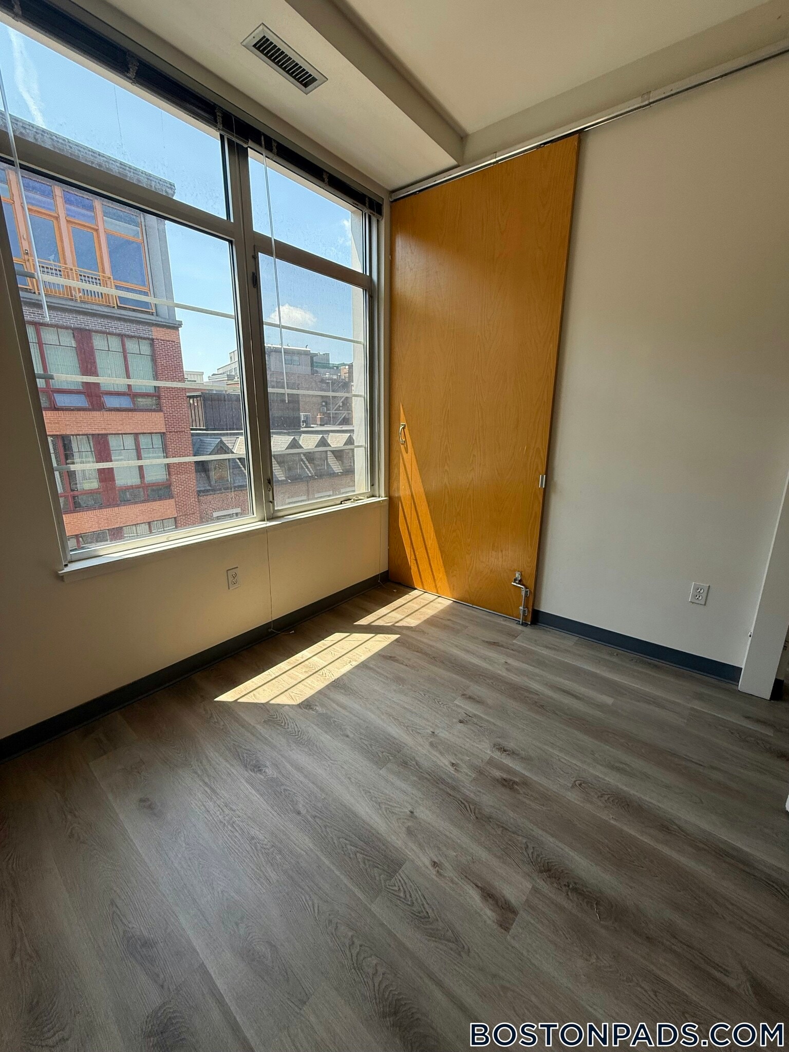 Building Photo - 160 E Berkeley St