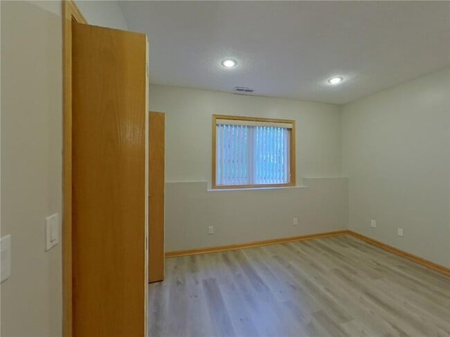 Building Photo - 8970 Windsor Cir