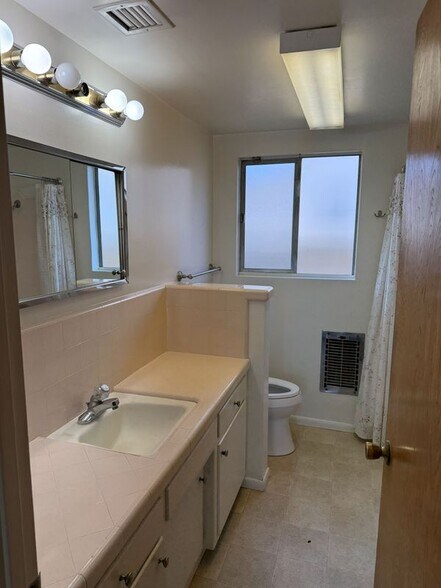 Building Photo - 9559 Guess St