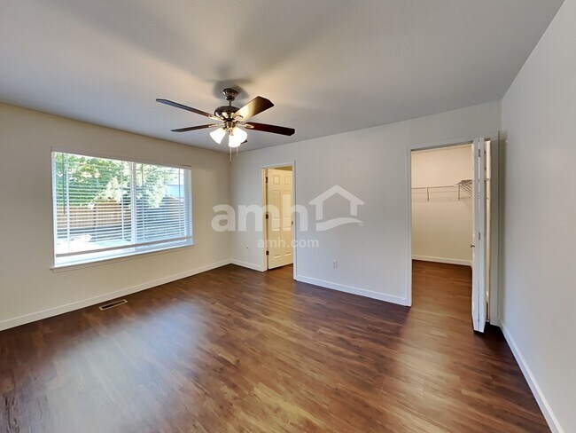 Building Photo - 10415 Red Fern Ct SE