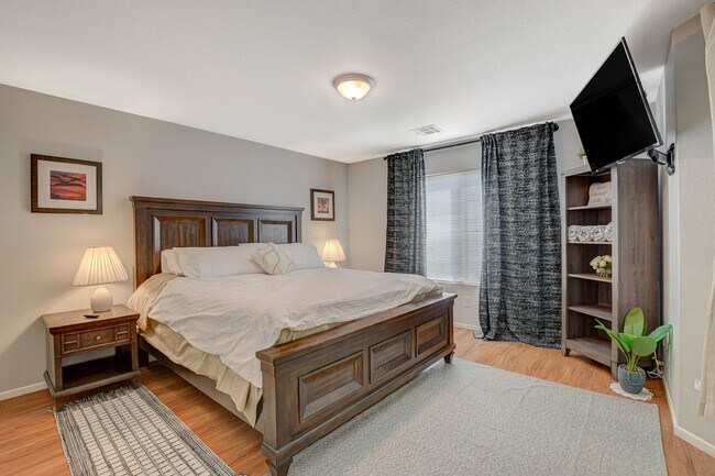 Building Photo - 9611 Sage Sparrow Ave