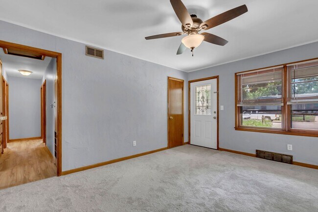 Building Photo - Updated 4 Bedroom 3 bathroom in Derby, KS
