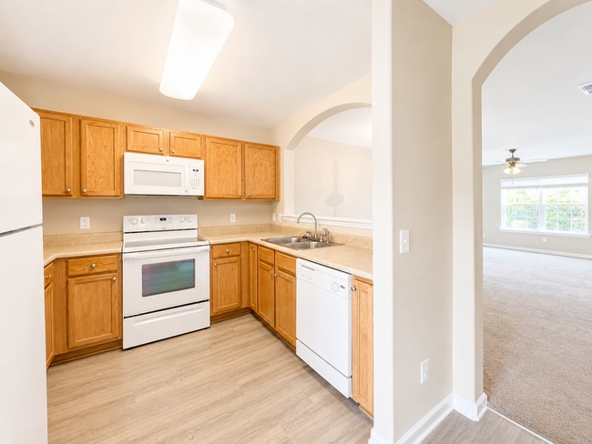 Building Photo - 2 bedroom 2.5 bath townhome in Spring Lakes