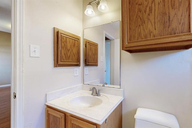 Building Photo - 202 Willow Creek Dr