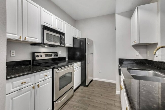 Building Photo - 14316 Fredricksburg Dr
