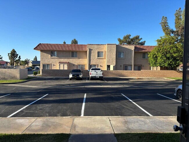 Building Photo - 2 Bedrooms Condo for Rent Available May 19...