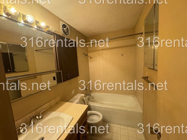 Building Photo - 110 Cherry Hills Ct