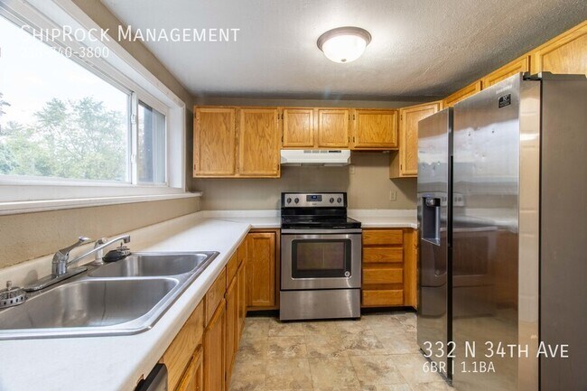 Building Photo - 332 N 34th Ave E