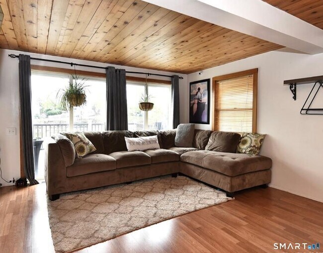 Building Photo - 285 East Ave