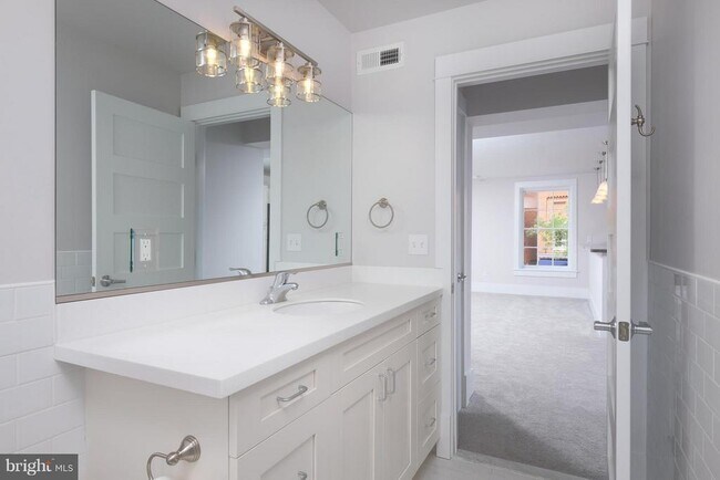 Building Photo - 149 Main St