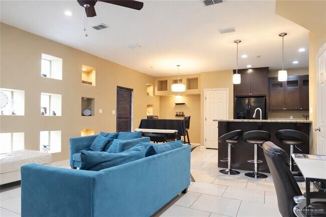 Building Photo - 14 W Daffodil Ave