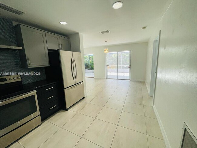 Building Photo - Northeast 41st Street, Oakland Park, FL 33308 - 3 BR 2 BA house