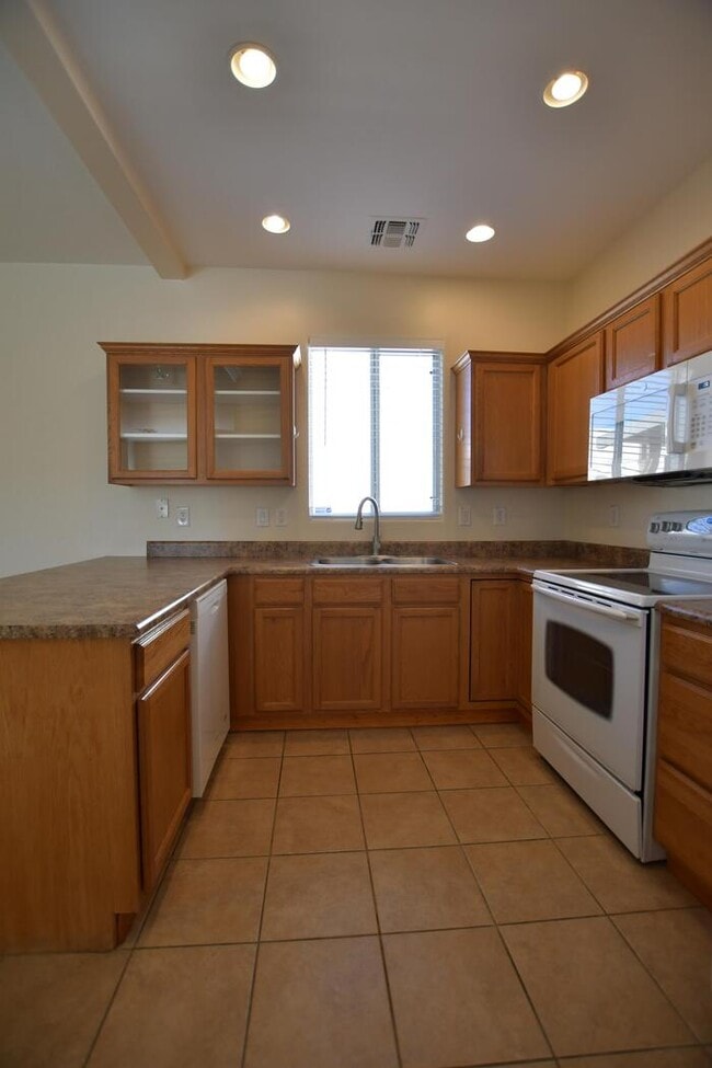 Building Photo - 2300 E Magma Rd