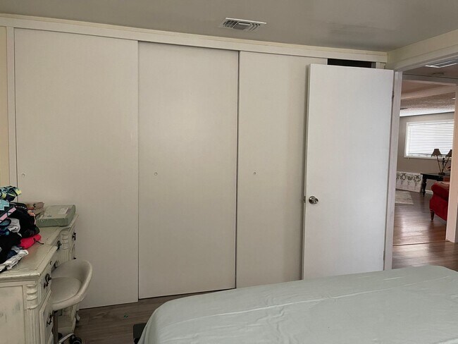 Building Photo - Newly Remodeled Home near Sac City College...