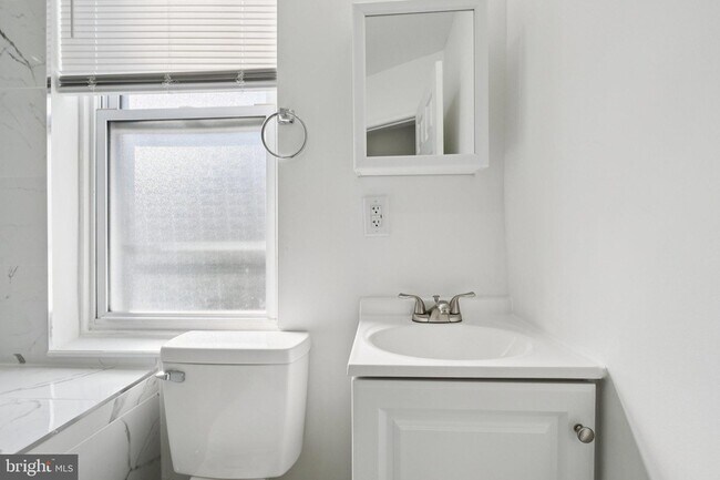 Building Photo - 4447 N 19th St