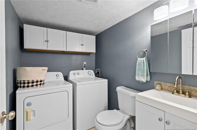 Building Photo - 1302 Kienast Dr