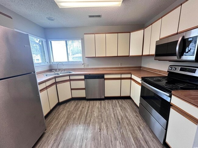 Building Photo - 6536 Valene Ct