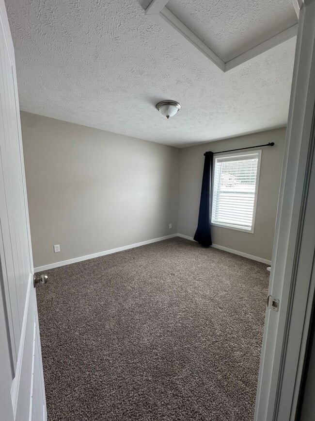 Building Photo - Stylish Ranch Home with Open Floor Plan in...