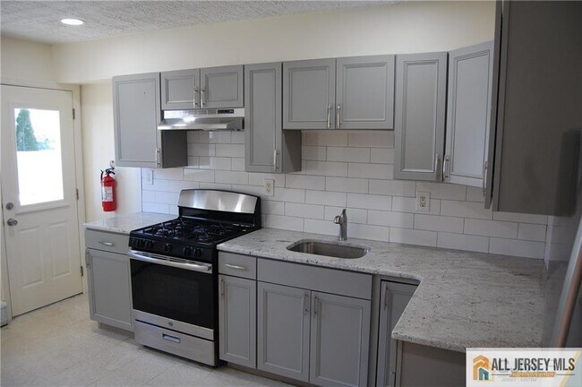 Building Photo - 57 Avenel St