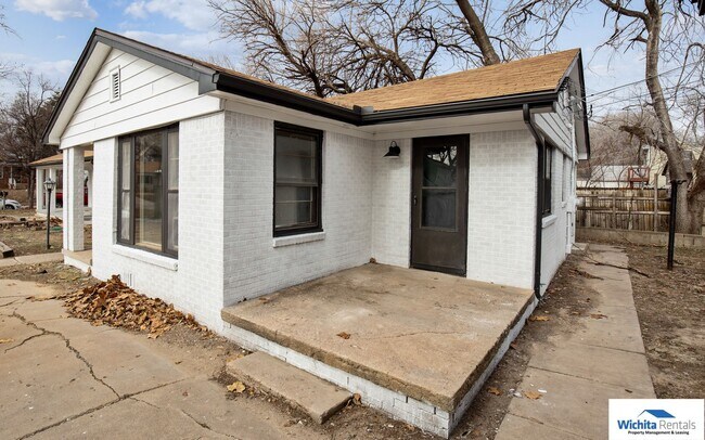 Building Photo - 742-744 S. Broadview
