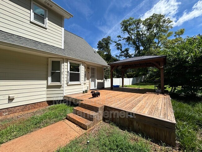 Building Photo - 208 Frances Cannon Dr