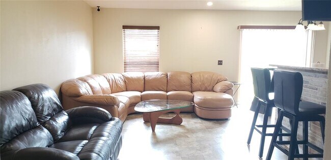 Building Photo - 4560 Ashburn Square Dr