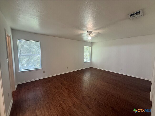 Building Photo - 1000 Sagewood Trail