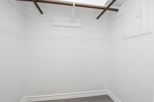 Building Photo - 13151 Walden Rd